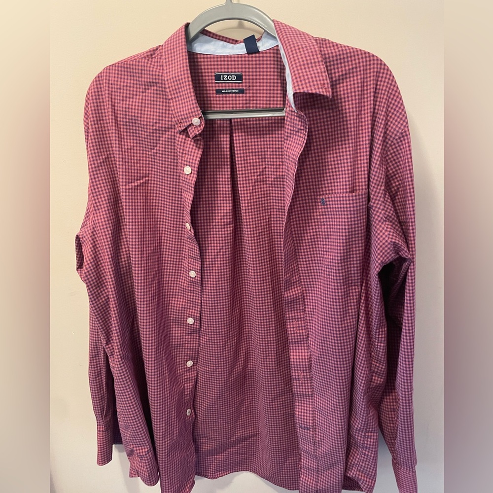 Good condition - IZOD long sleeve button up. Well priced.